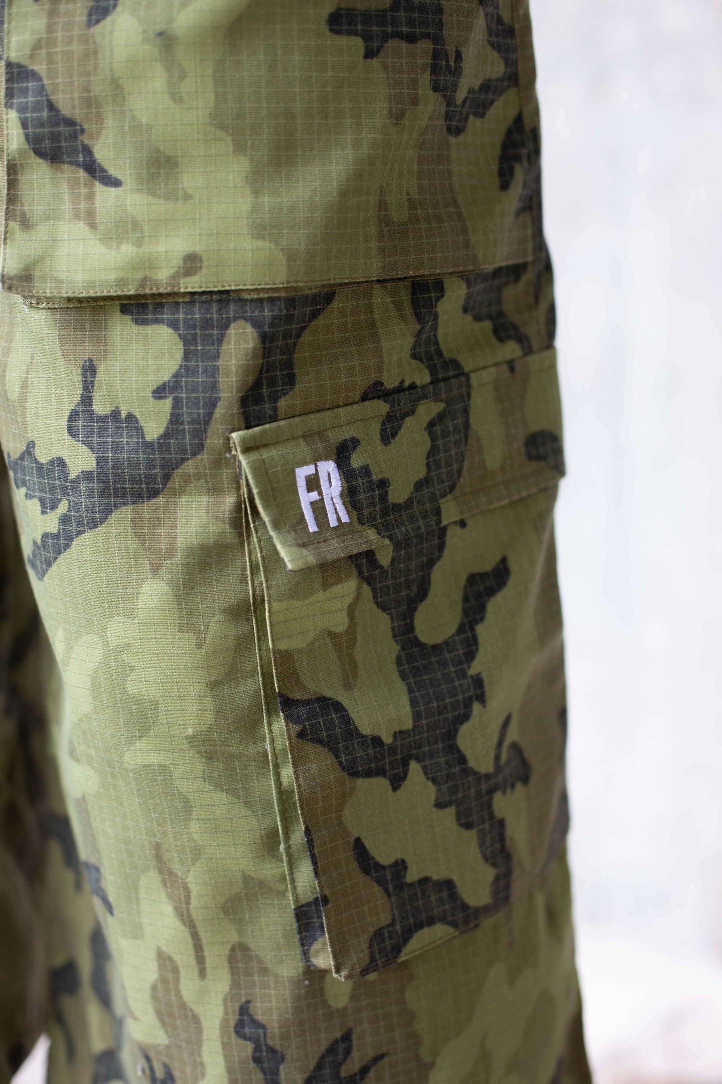 MULTIPOCKET EXTRA WIDE CARGO SHORTS GREEN | FrontRowEU