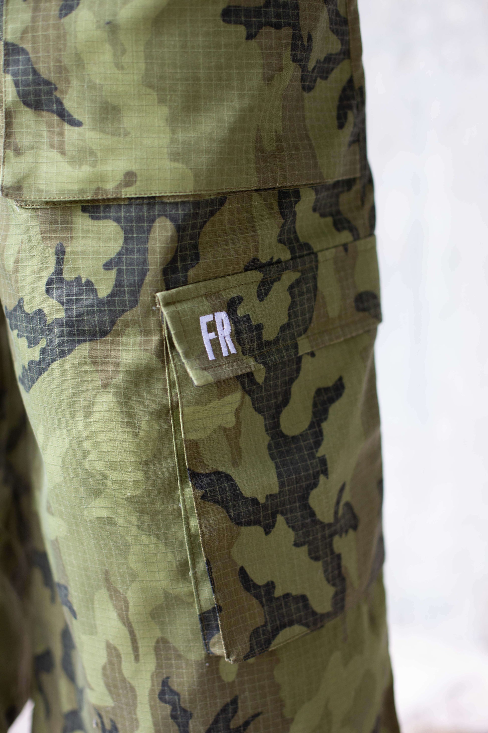 MULTIPOCKET EXTRA WIDE CARGO SHORTS GREEN | FrontRowEU
