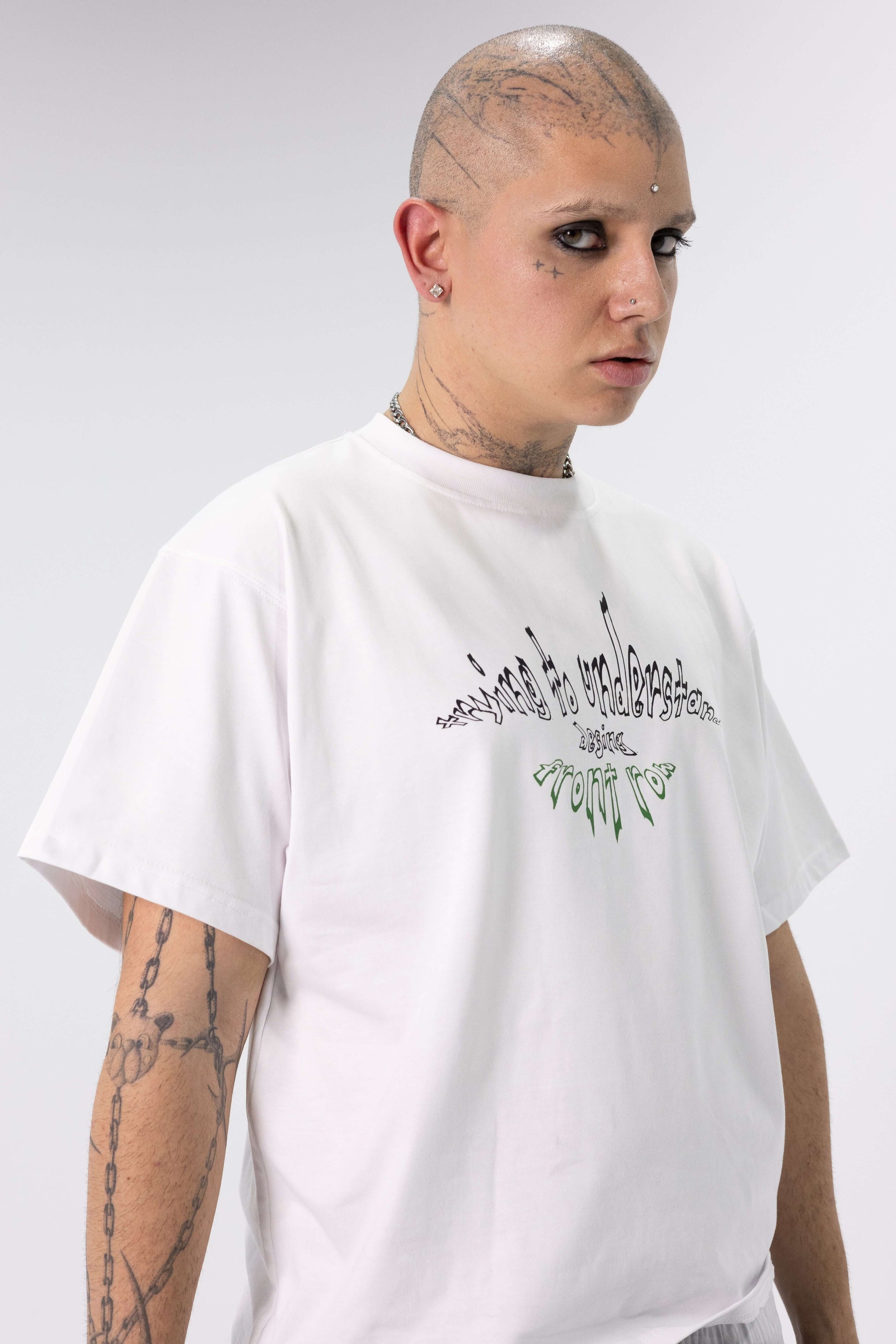TRYING TO UNDERSTAND DESING WHITE TEE | FrontRowEU