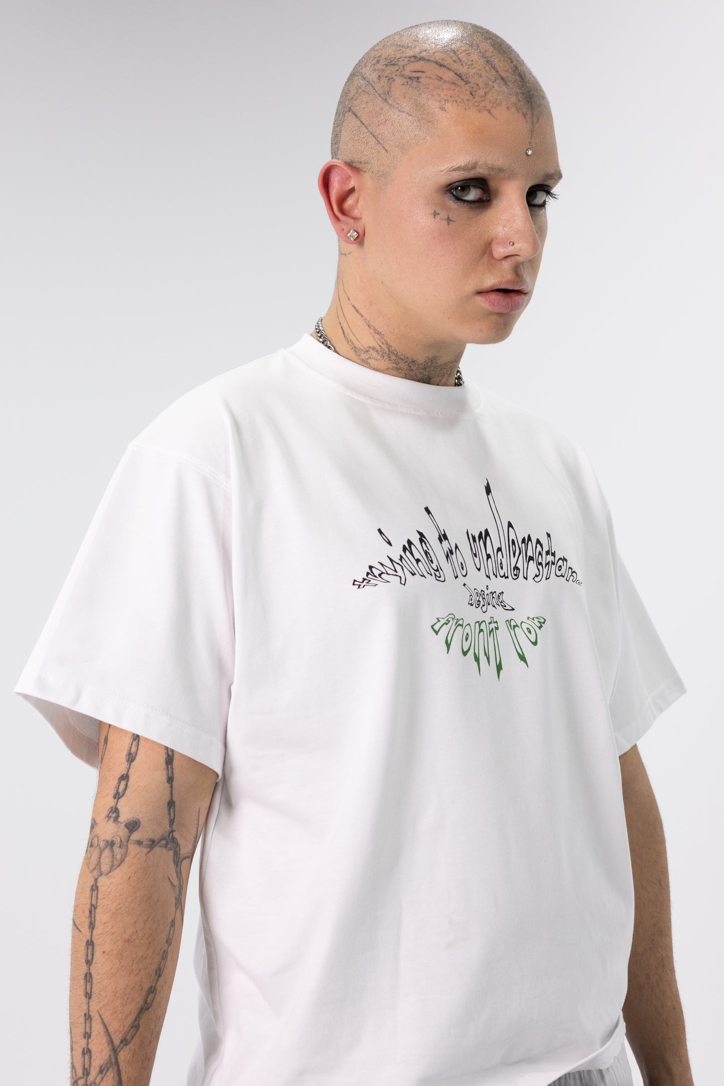 TRYING TO UNDERSTAND DESING WHITE TEE